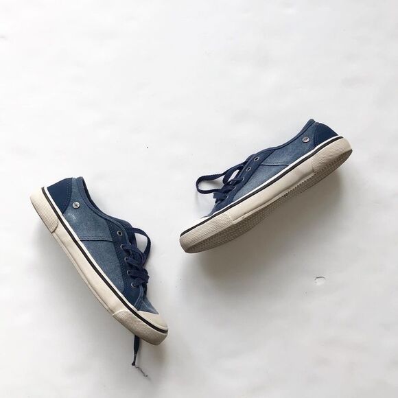 UGG blue sneakers EUC size 3 youth - Picture 1 of 7